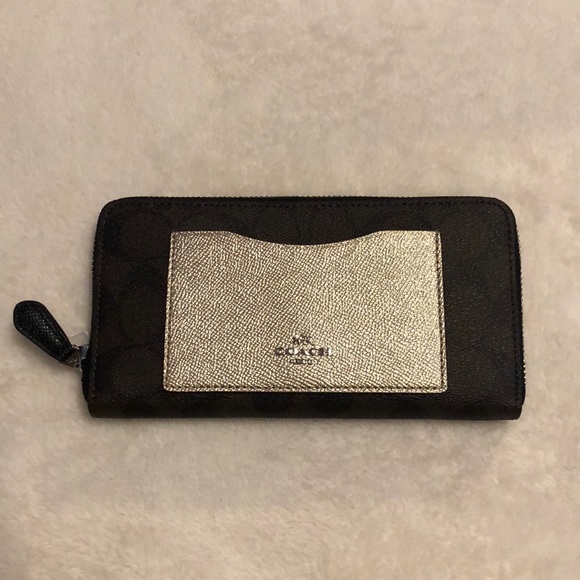 Coach Accessories - Brand new Coach Wallet